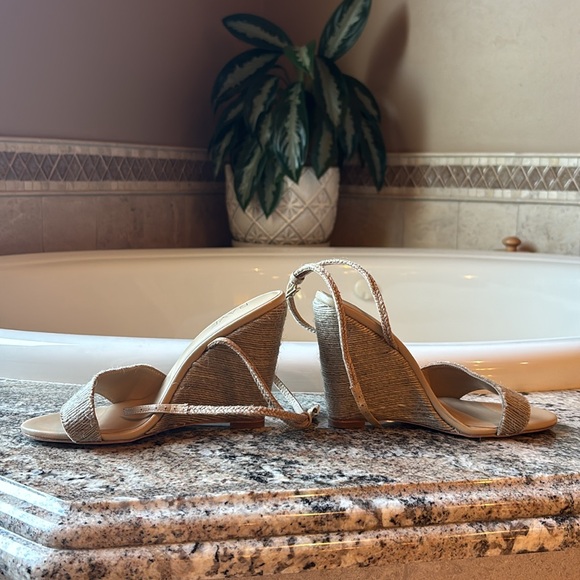 Raye - Picture 4 of 8